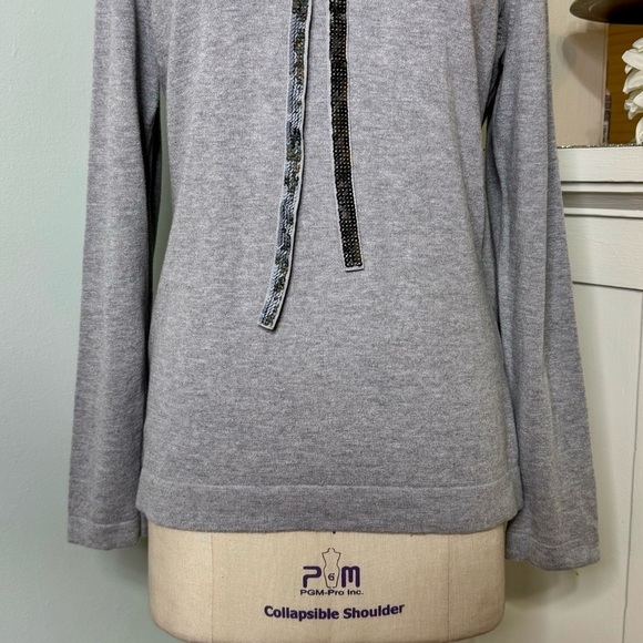 Talbots Grey V-Neck Sweater with Silver Sequin Ribbon Tie Bow Medium - Picture 4 of 10